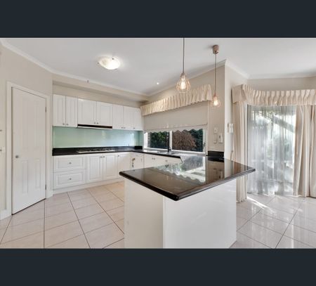8 Somers Court, Glen Waverley, Vic 3150 - Photo 2