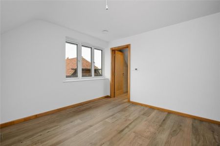 4 bedroom detached house to rent - Photo 5