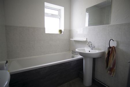 2 Bed House To Let on Clara Street, Preston - Photo 3