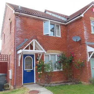 2 bedroom semi-detached house to rent - Photo 2
