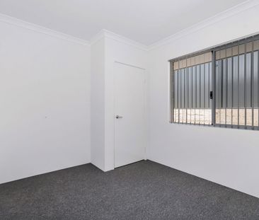 MODERN & LOW-MAINTENANCE LIVING IN PRIME YANCHEP LOCATION! - Photo 1