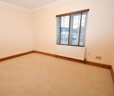 Bedroom Terraced House In Godalming, GU7 - Photo 5