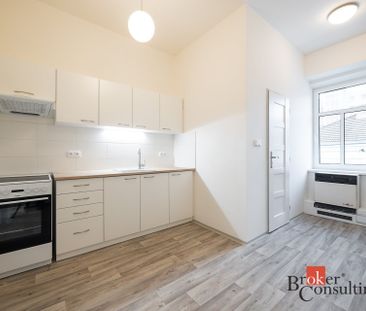 Pronájem bytu 1+1 34 m², Papírenská 226, Praha - Photo 2