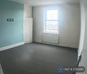 3 bedroom flat to rent - Photo 3