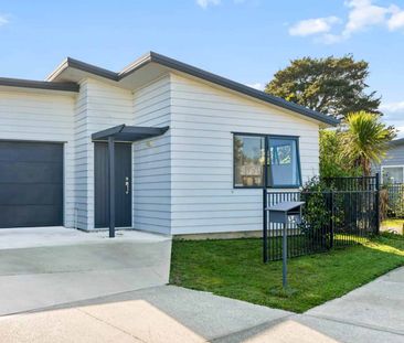 Standalone Living in a Convenient Location - Photo 4