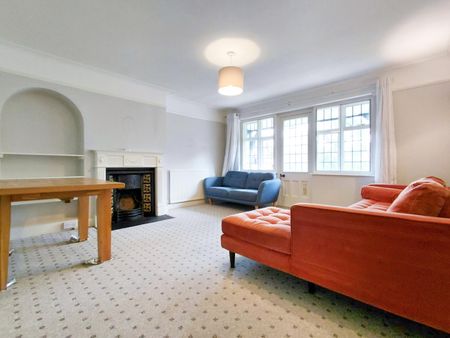 Rutland Court, Queens Drive, West Acton, London, W3 - Photo 2
