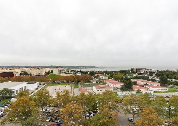 4 Bedroom Apartment with a view, Restelo, Lisboa