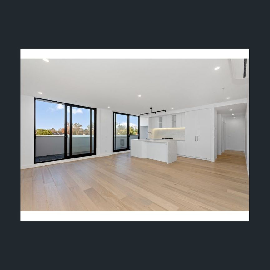 A prime position close to everything! - Photo 1