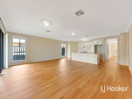 Comfortable Family Living in a Convenient Location - Photo 3