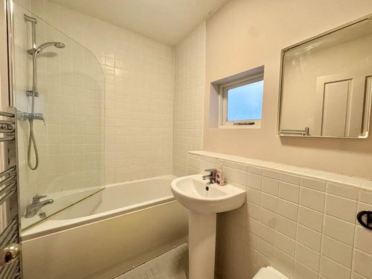 2 bedroom end of terrace house to rent - Photo 1