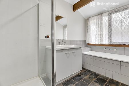 A Cosy Place to Plant Yourself! - Photo 4