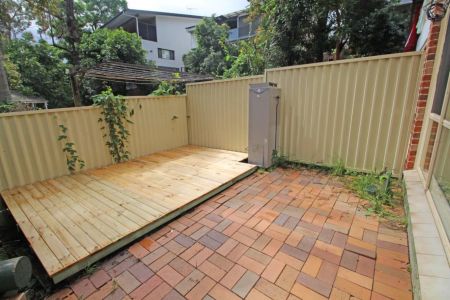 SPACIOUS 3 BEDROOM SPLIT LEVEL VILLA WITH LOCK UP GARAGE - Photo 5