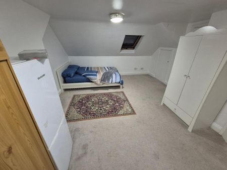 1 bedroom in a house share to rent - Photo 5