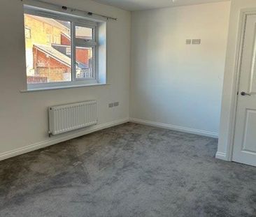 2 bed Apartment - To Let - Photo 4