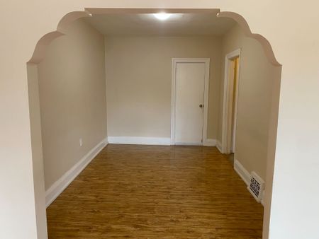 For Lease - 651 St Clair Avenue, Toronto, Ontario - Photo 4