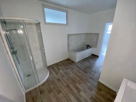 Location Appartement 3 pièces 103m² CHERBOURG-EN-COTENTIN 50100 - Photo 4