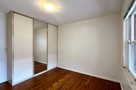 Spacious Ground Floor Apartment in Prime Location - Photo 3