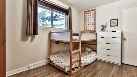 3 Bedroom Bungalow For Rent In Highwood: One Pet Allowed 1 Month Free Special Incentive - Photo 5