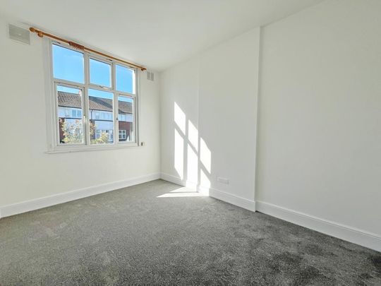 3 bedroom flat to rent - Photo 1