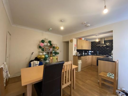 5 bedroom semi-detached house to rent - Photo 1