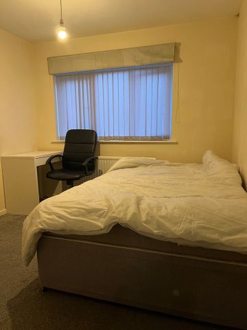 4 Bed Detached House, Colborn Street, NG3 - Photo 2