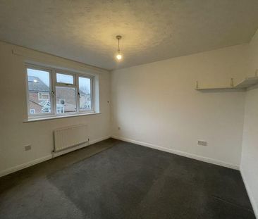 3 bedroom end of terrace house to rent - Photo 4