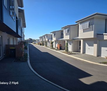 NEW ULTRA MODERN LUXURY 3 BEDROOM TOWNHOUSE with DUCTED AIR-CON- SI... - Photo 6