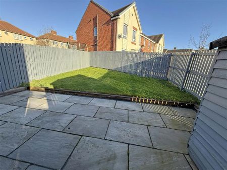 3 bedroom semi-detached house to rent - Photo 2