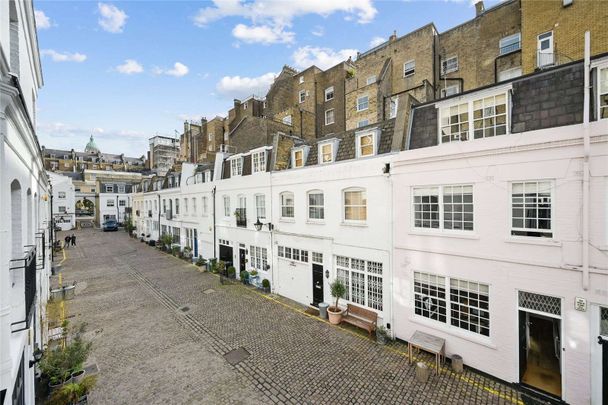 A beautifully presented three bedroom mews house located in the heart of South Kensington also benefiting from a private garage. - Photo 1