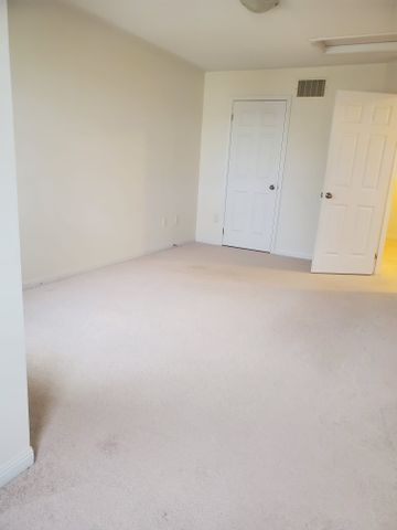 For Lease - 3 Berkshire Avenue, Wasaga Beach, Ontario - Photo 2