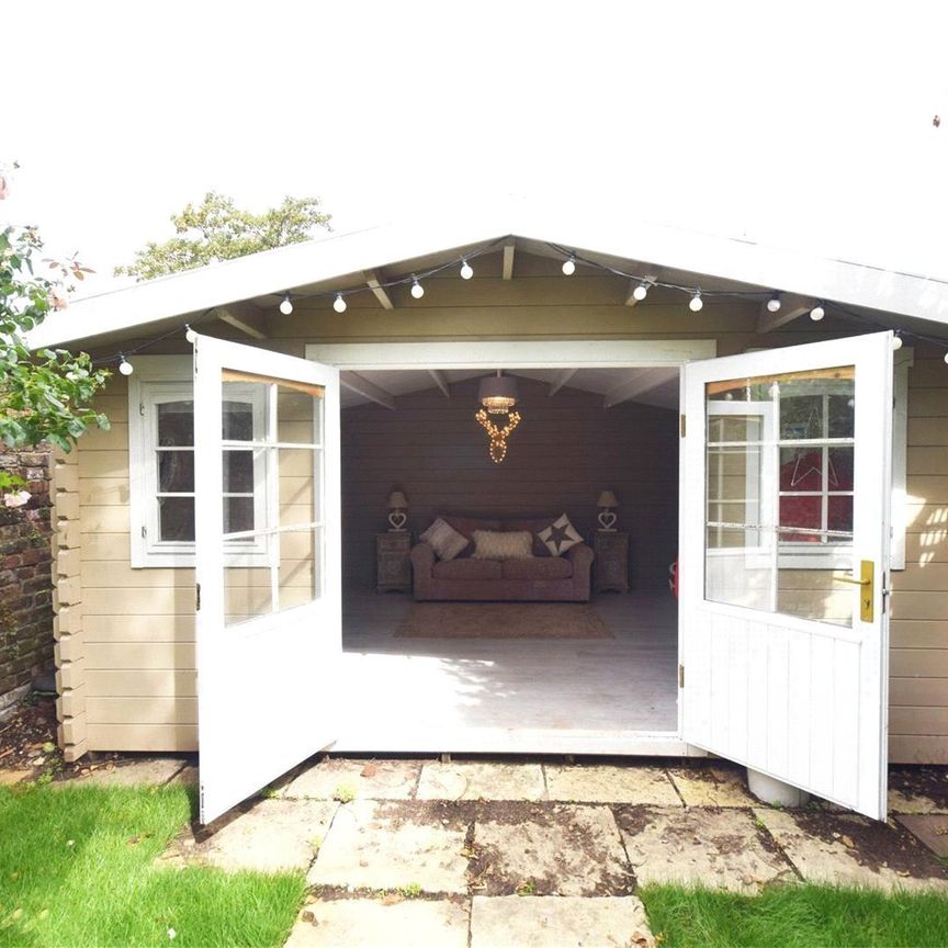 The Green, Twickenham, Middlesex, TW2 - Photo 1