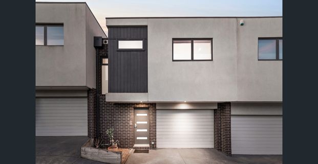 Coastal Living Meets Convenience. - Photo 1