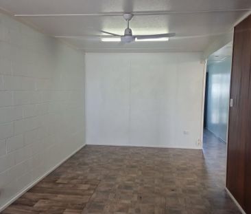 2 BEDROOM UNIT - GREAT LOCATION IN MACKAY CBD - Photo 1