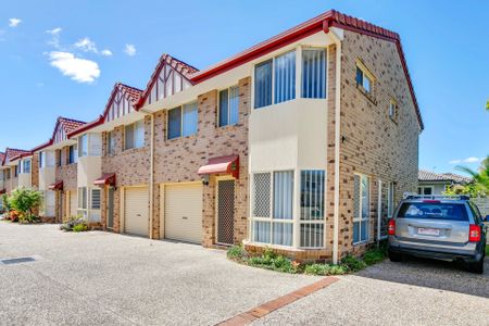 Air-Conditioned Townhouse in Central Location! - Photo 4