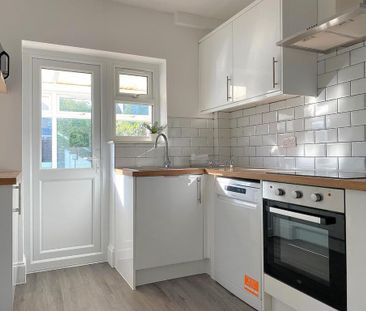 3 bedroom end of terrace house to rent - Photo 3