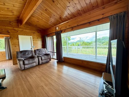 FULLY FURNISHED RURAL HOME – MARSHALL ROAD - Photo 3