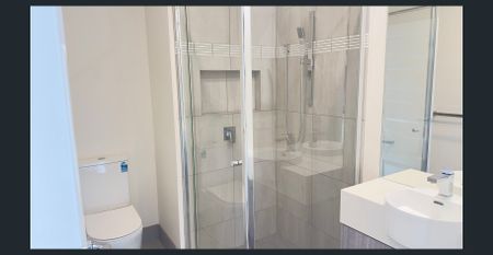 Spacious 4BR Townhouse in Growing Cranbourne - Photo 2