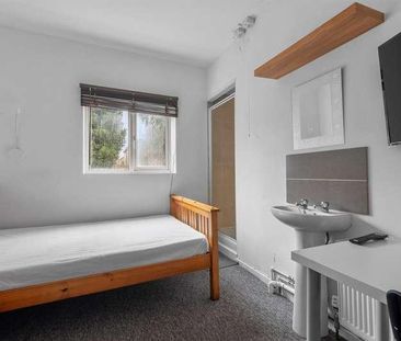Bedroom House In Winton, BH9 - Photo 4