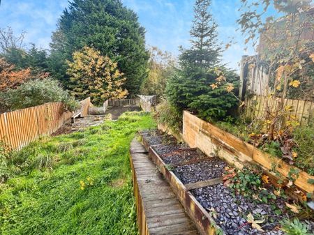 Heol Barri, CAERPHILLY - Photo 2