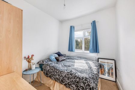 3 Bedroom Flat/Apartment to rent - Photo 3