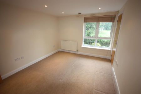 Primrose Court, Guildford - 2 bedrooms Property for lettings - Seymours - Photo 2
