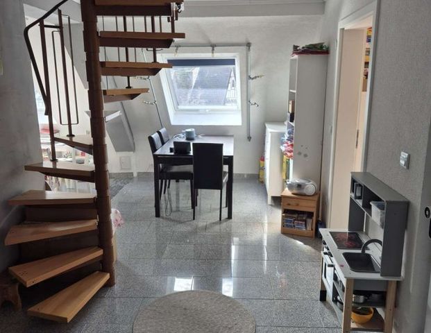 Schöne 4-Zimmer Wohnung; einziger Nachteil: viertes Obergeschoss - ohne Aufzug - Foto 1