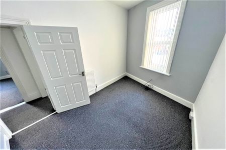 2 bed flat to rent in Collingwood Street, South Shields, NE33 - Photo 3