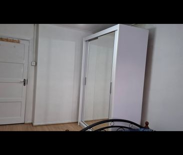 Room in a Shared Flat, St Anns.Barking, IG11 - Photo 1