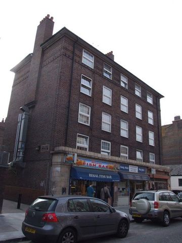 1 bedroom in a flat share to rent - Photo 3