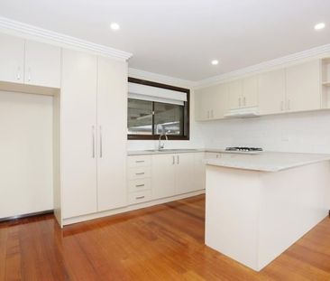 Gorgeous Home In The Heart Of Gladstone Park! - Photo 4
