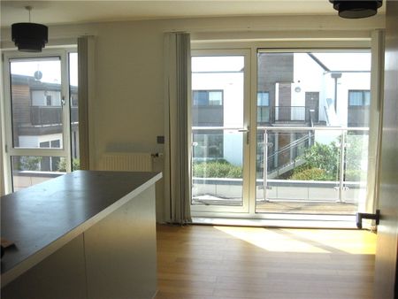 Superb 2 double bed executive apartment on the top floor of the sought after Park Way development with 2 balconies. - Photo 2