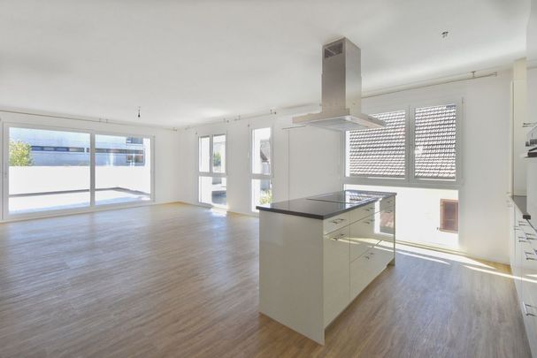Moderne & helle 4.5-Zimmer-Wohnung mit grosser Terrasse - Photo 1