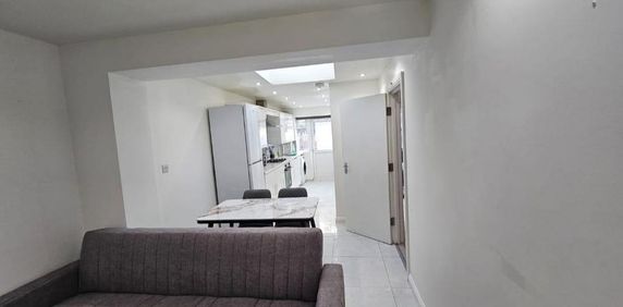 2 bedroom property to rent - Photo 2