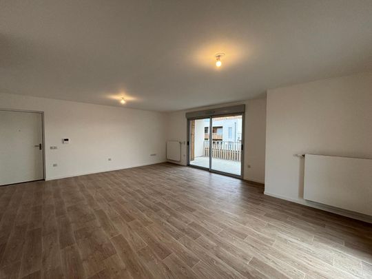 Location Appartement 4 pièces 84m² AVRILLE 49240 - Photo 1